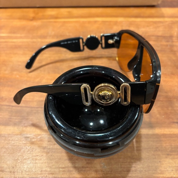 Versace Medusa Biggie Shield sunglasses black with gold Medusa NWT - Picture 12 of 15